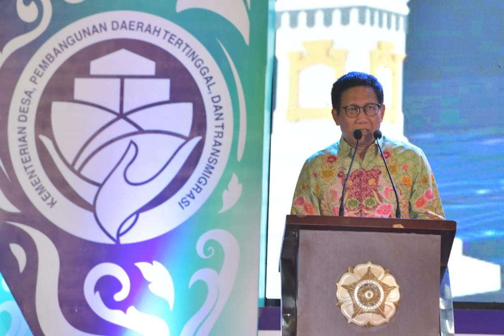 Mendes PDTT Abdul Halim Iskandar, saat membuka Rakornas Transmigrasi 2023 dan Pembekalan Mahasiswa KKN-PPM UGM di Grha Sabha Pramana UGM, Yogyakarta, Selasa (16/5/2023). Sumber foto: Humas Kemendes PDTT