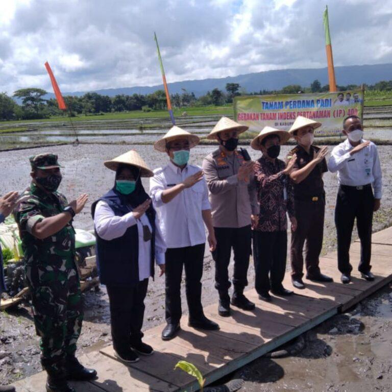 Kelurahan dan Dua Desa di Hulu Sungai Selatan Mendapatkan Distribusi 400 Bidang Tanah. Sumber Foto: bantulkab.go.id