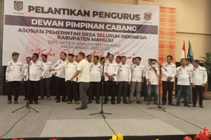 Kepala Desa Bambu, Hartono resmi dikukuhkan sebagai Ketua DPC Asosiasi Pemerintah Desa Seluruh Indonesia (Apdesi) Kabupaten Mamuju periode 2023-2027, Minggu (21/5/2023). Sumber Foto: Istimewa
