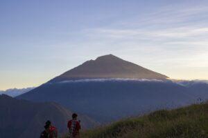 Gunung Rinjani Sumber foto : pixabay