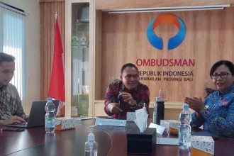 Anggota Ombudsman Robert Na Endi Jaweng mengimbau agar desa adat sosialisasikan awig-awig dan Dudukan kepada masyarakat terutama pendatang, Rabu (3/5/2023). Sumber Foto: Istimewa