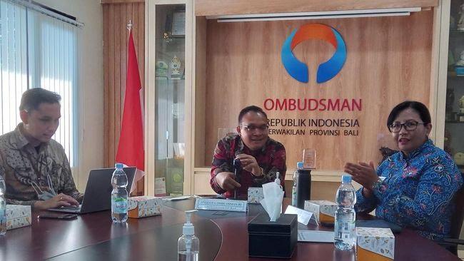 Anggota Ombudsman Robert Na Endi Jaweng mengimbau agar desa adat sosialisasikan awig-awig dan Dudukan kepada masyarakat terutama pendatang, Rabu (3/5/2023). Sumber Foto: Istimewa