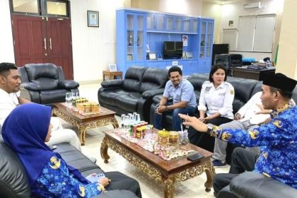 Wakil Bupati Halbar Djufri Muhamad saat ditemui pengurus APDESI Halbar Sumber Foto: Istimewa