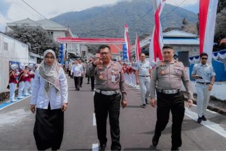 Tim asistensi Korlantas Polri saat mendatangi kampung tertib berlalu lintas di lingkungan BTN Kelurahan Maliaro, Kecamatan Ternate Tengah, Rabu (24/5/2023) Sumber Foto: Istimewa
