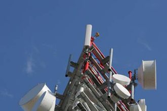 Ilustrasi tower Base Transceiver Station (BTS) di Desa Aransina yang dibangun melalui program Bakti Kominfo Sumber Foto: Istockphoto