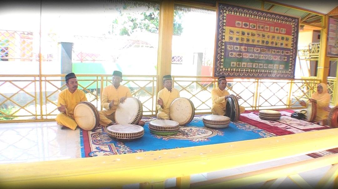 Kesenian Turunani yang dipentaskan oleh masyarakat Gorontalo. Sumber Foto: Kemendikbud.co.id