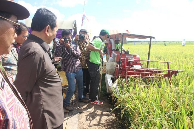 pengembangan modernisasi pertanian oleh BUMdes Sumber Purnama. Sumber foto: kaltimprov.go.id