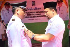 Bupati Dompu Abdul Kader Jaelani saat melantik Kades PAW Sukadamai, Kecamatan Manggelewa, Rabu (7/6/2023). Sumber Foto: dompukab.go.id