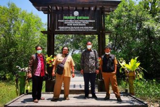 Tugu selamat datang di Desa Wisata Mangrove Setapuk Besar. Sumber Foto : Desa Wisata Mangrove Setapuk Besar.