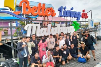 Keseruan keluarga yang berwisata ke Desa Malahing. Sumber foto : Pengelola Desa Wisata Malahing.