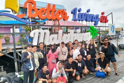 Keseruan keluarga yang berwisata ke Desa Malahing. Sumber foto : Pengelola Desa Wisata Malahing.