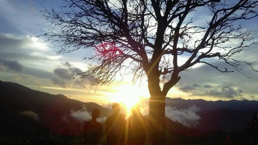 Pemandangan Matahari terbenam di Desa Wisata Jorang Gurung Donta. Sumber foto : Pengelola Desa Wisata Gurung Dota.