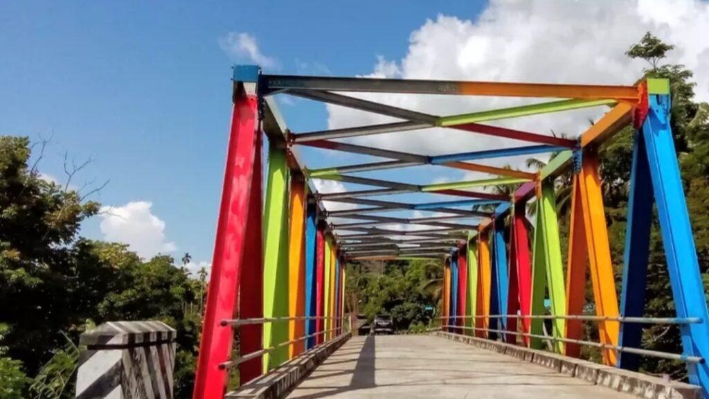 Jembatan Warna-warni Kampung Yakasip. Sumber foto: Istimewa