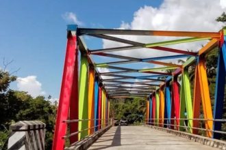 Jembatan Warna-warni Kampung Yakasip. Sumber foto: Istimewa