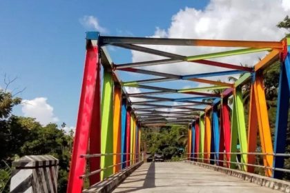 Jembatan Warna-warni Kampung Yakasip. Sumber foto: Istimewa