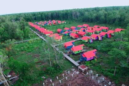 Kampung Pelangi suku asmat Sumber: Instagram @asmatpapua_id