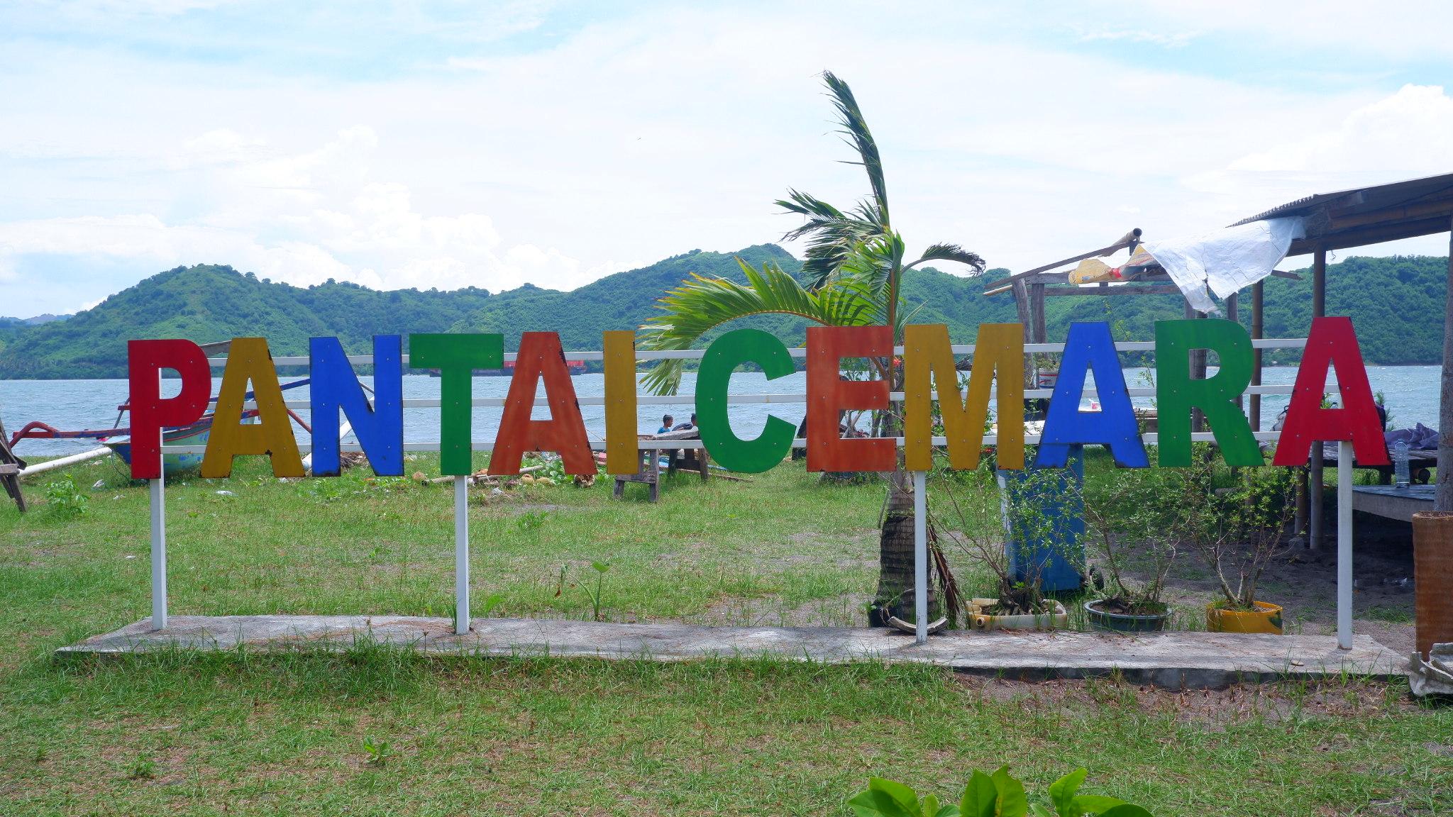 Tugu Pantai Cemara Desa Wisata Lembar Selatan. Sumber foto : Pengelola Desa Wisata Lembar Selatan.