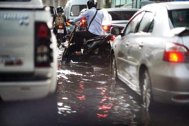 Ilustrasi foto Jalanan Banjir, sumber foto, freepik.com