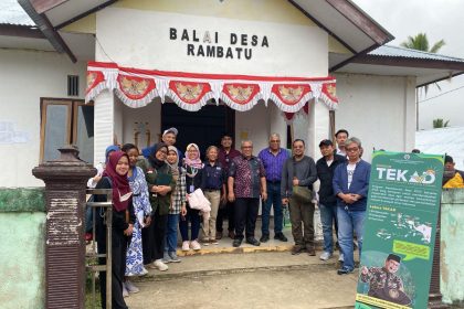 Kemendes PDTT bersama Internasional Fund Agriculture Development (IFAD) meninjau proses pemberdayaan masyarakat di Desa Rambatu, Seram Bagian Barat, Maluku. Sumber: Humas Kemendes PDTT.