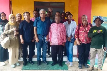 Kunjungan Tim IFAD ke masyarakat Papua Sumber Foto: IFAD for Kolom Desa.