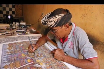 Salah seorang seniman lukisan tradisional khas Desa Batuan Sumber Foto: Istimewa