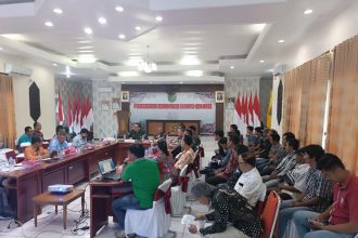 Pemerintah Kabupaten Barito Selatan menyelesaikan persoalan penduduk Desa Muara Singan dengan perusahaan. Sumber foto: kalteng.go.id