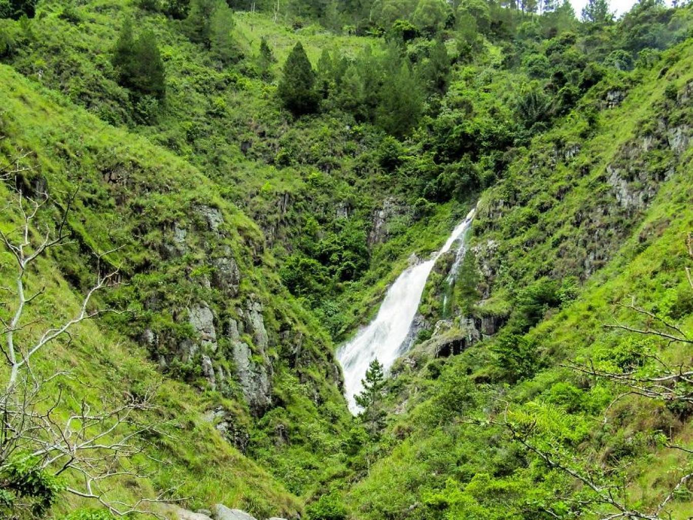 Air Terjun Sigota-gota yang ada di Desa Wisata Tipang. Sumber foto Doc. Kemenparekraf.