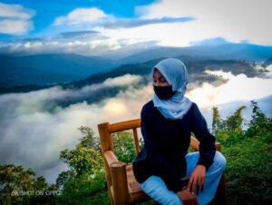 Pemandangan Indah Bukit Diatas Awan membentuk Sungai di Desa Wisata Sani Sani. Sumber foto : Dokumentasi Kemenparekraf.