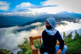 Pemandangan Indah Bukit Diatas Awan membentuk Sungai di Desa Wisata Sani Sani. Sumber foto : Dokumentasi Kemenparekraf.