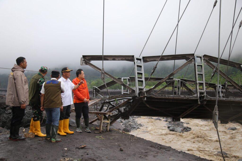 Salah satu Jembatan Rusak Akibat Banjir Lumajang, Sumber Foto: kemenkopmk.go.id