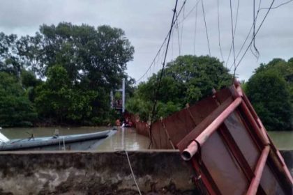 Penampakan Jembatan gantung di Desa Tauro, Kecamatan Jailolo, Halmahera Barat yang roboh.  Sumber foto: Istimewa