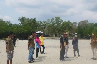 Kegiatan Pokdarwis di kawasan Pantai Kreatif Terong. Sumber foto : Pengelola Desa Wisata Kreatif Terong.