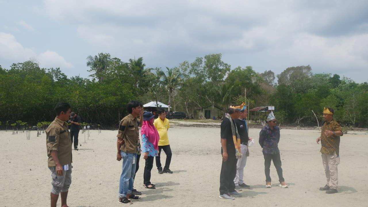 Kegiatan Pokdarwis di kawasan Pantai Kreatif Terong. Sumber foto : Pengelola Desa Wisata Kreatif Terong.