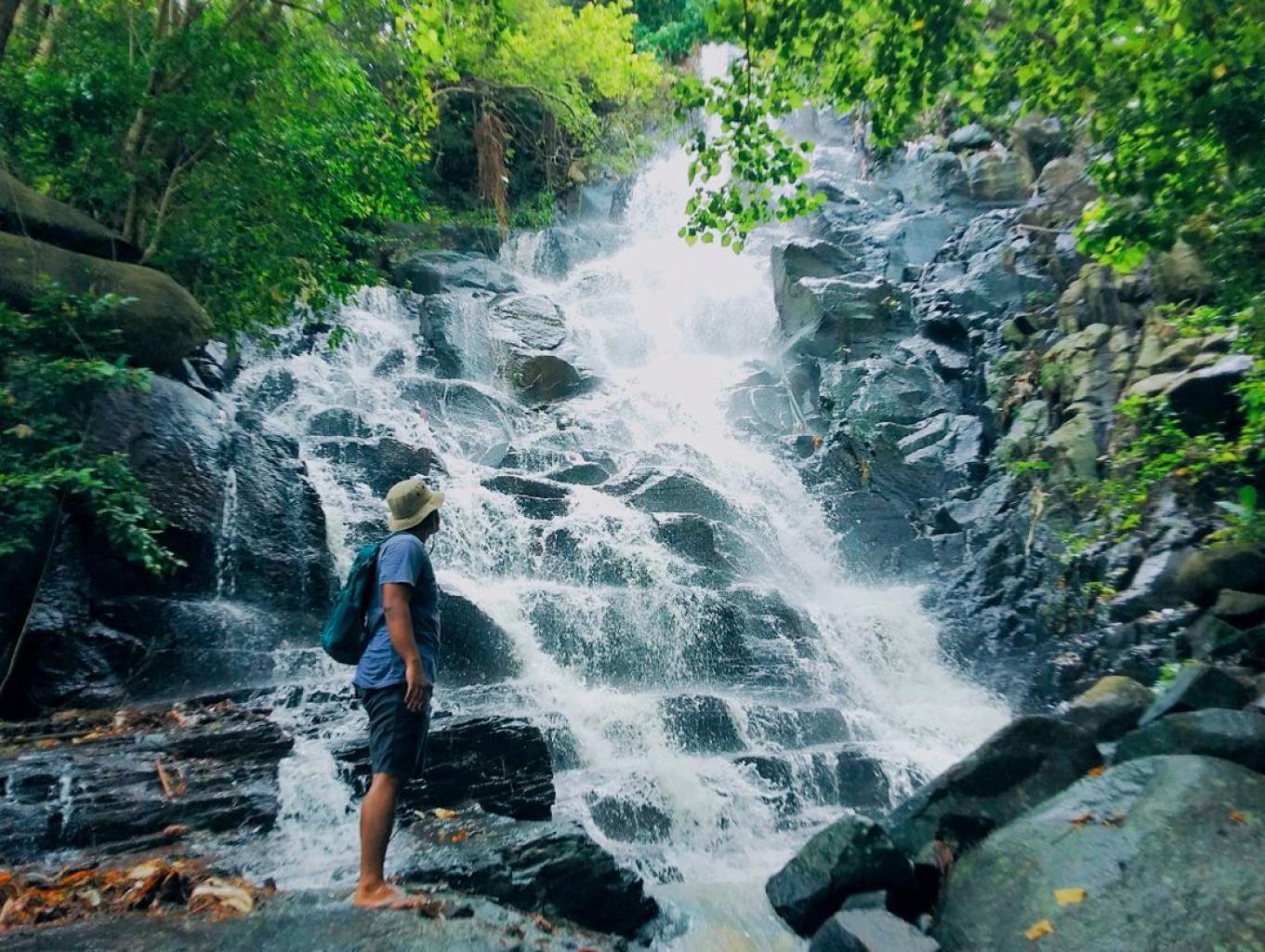 Khaja Saka salah satu air terjun yang ada di Desa Wisata Kelawi. Sumber foto : Dokumentasi Kemenparekraf.
