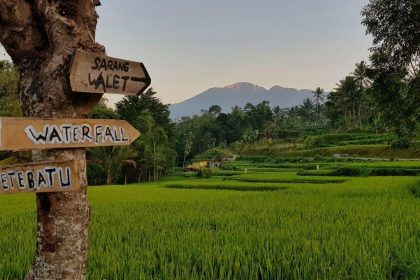 Keindahan alam yang dimiliki oleh Desa Wisata Kembang Kuning Sumber Foto: biroadpim.ntbprov.go.id