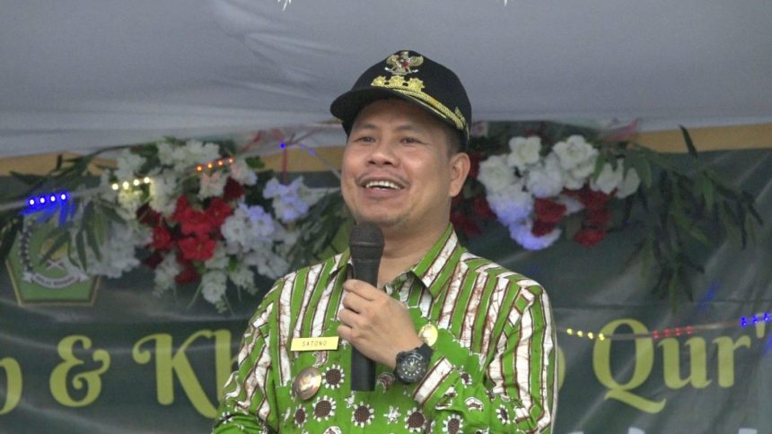 Bupati Sambas Minta Kades Pastikan Anak - anak di Daerahnya Bersekolah. Sumber foto: ppid.sambas.go.id