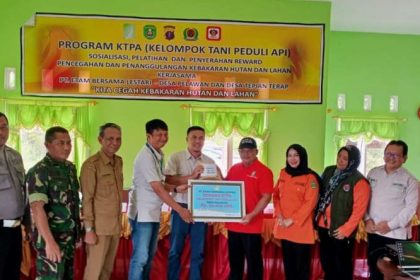 Petani Kutim mencapai prestasi sebagai desa bebas dari kebakaran. Sumber foto: Diskominfokaltim.go.id