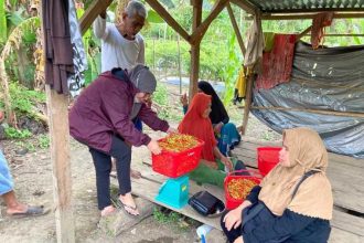 Poktan Desa Sayoang saat Panen Cabai Rawit. Sumber foto: Istimewa
