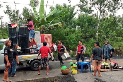 Pengungsi Banjir Gunung Semeru, Sumber Foto: humas.polri.go.id