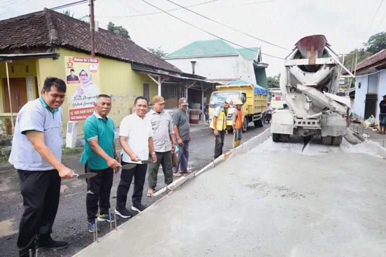  Bupati Lumajang Meninjau Pembangunan Jalan Beton Desa Condro, Sumber Foto: lumajangkab.co.id