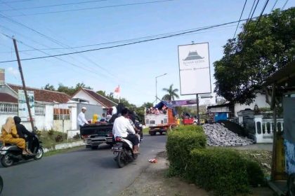Rombongan Demonstrasi Warga Desa Mundurejo, Sumber Foto: Unggahan Akun Facebook  Zaenal Zen