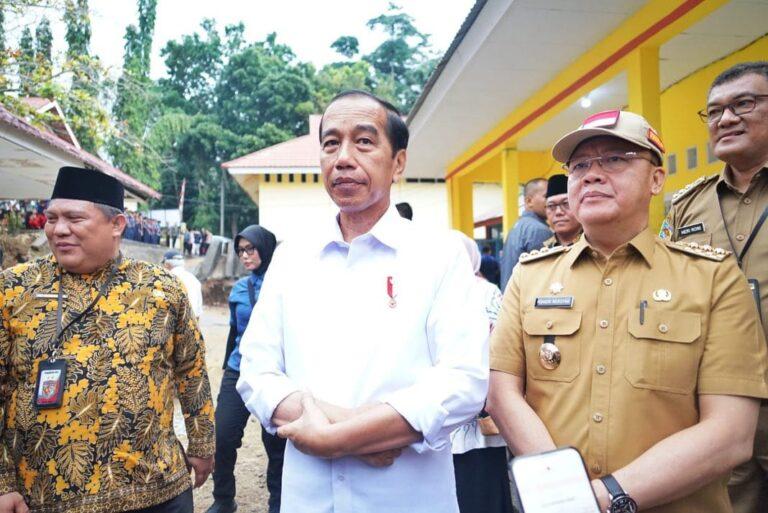 Presiden waktu kunjungan ke sekolah di Bengkulu, Sumber foto: Sumber resmi Bengkulu