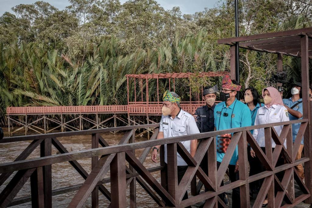 Peningkatkan Perekonomian Masyarakat Melalui Bidang Wisata. Sumber foto: kemenparekraf.go.id