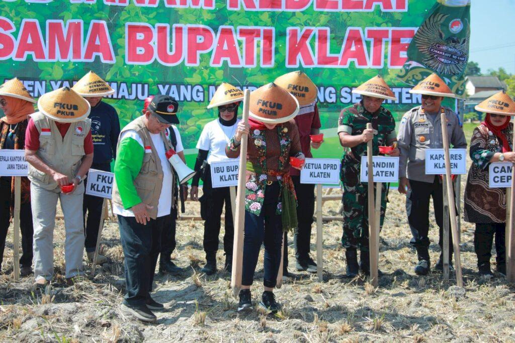  Acara FKUB Tanam Kedelai, Sumber Foto: prokopim.klaten.go.id