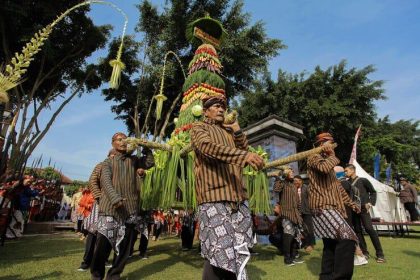  Ilustrasi Tradisi Arak Jolen, Sumber Foto: Freepik