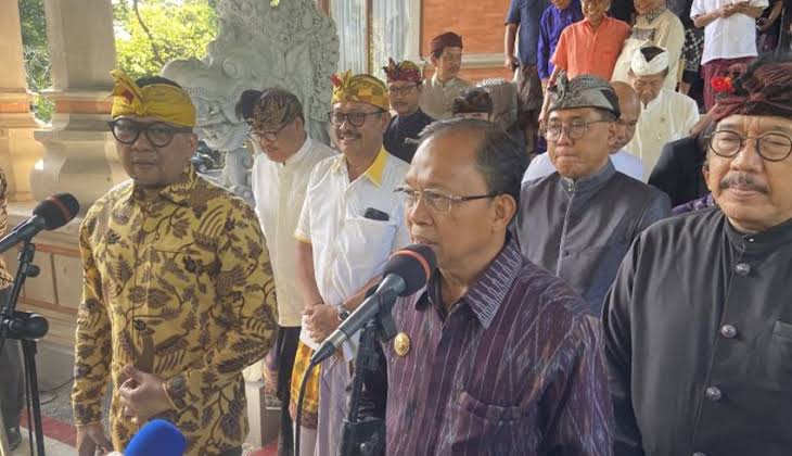 Gubernur Bali, Wayan Koster usulkan dana APBN Rp 530 Miliar untuk desa adat. Sumber Foto: Istimewa