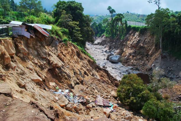 Ilustrasi Akibat Banjir dan Tanah Longsor. Sumber foto: Istock