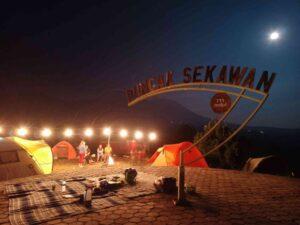 Menikmati Keindahan Gunung di Desa Wisata Semen Puncak Sekawan di Desa Wisata Semen. Sumber foto: ig@desawisata.semen