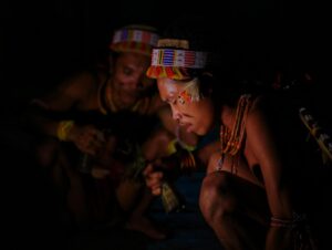 masyarakat adat muntei sedang melakukan prosesi ritual. sumber: jadesta.kemenparekraf.go.id