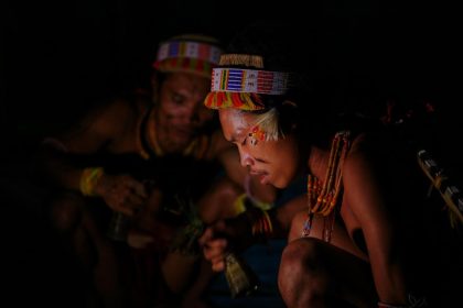 masyarakat adat muntei sedang melakukan prosesi ritual. sumber: jadesta.kemenparekraf.go.id